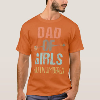 Camiseta Mens Dad of GirlsOutnumbered Fathers Day 
