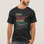 Camiseta Mens Dad Papaw Know Everything Retro Christmas Gra<br><div class="desc">Dad knows everything and if he doesn't know he makes stuff up really fast Father's Day Perfect gift idea for Papa Granddaughter Grandson Grandpa G-Dad Pap Papi. Are you Love Dad Grandpa?This Vintage Retro Funny Saying Father's Day Holidays Christmas Birthday gift present is also cool for pop pop Husband Poppy...</div>