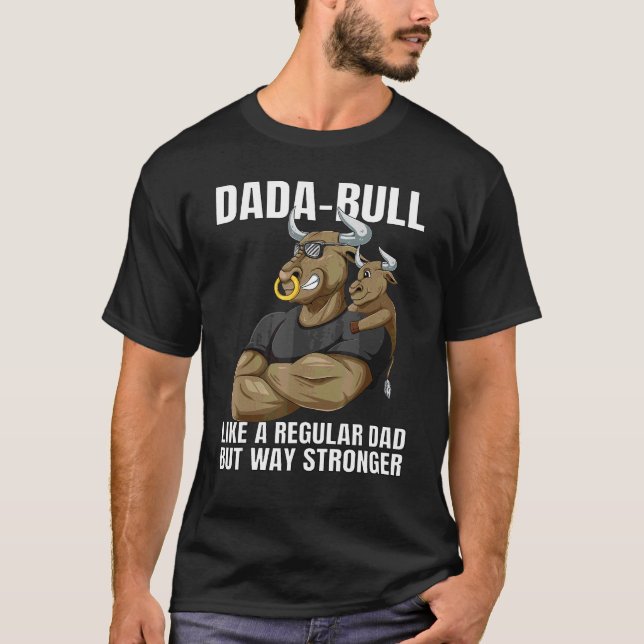 Camiseta Mens Dada Bull Pai Muito Mais Forte Com Touro Filh (Frente)
