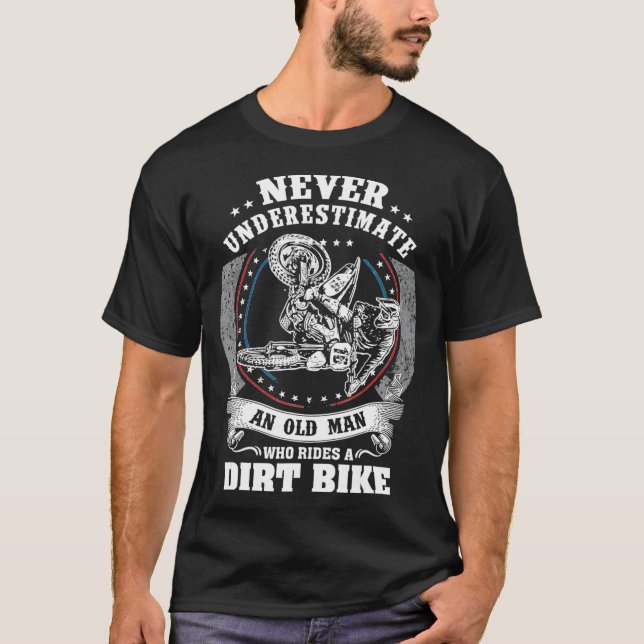 Camiseta Mens Dirt Bike Funny Never Underestimate an Old Ma (Frente)