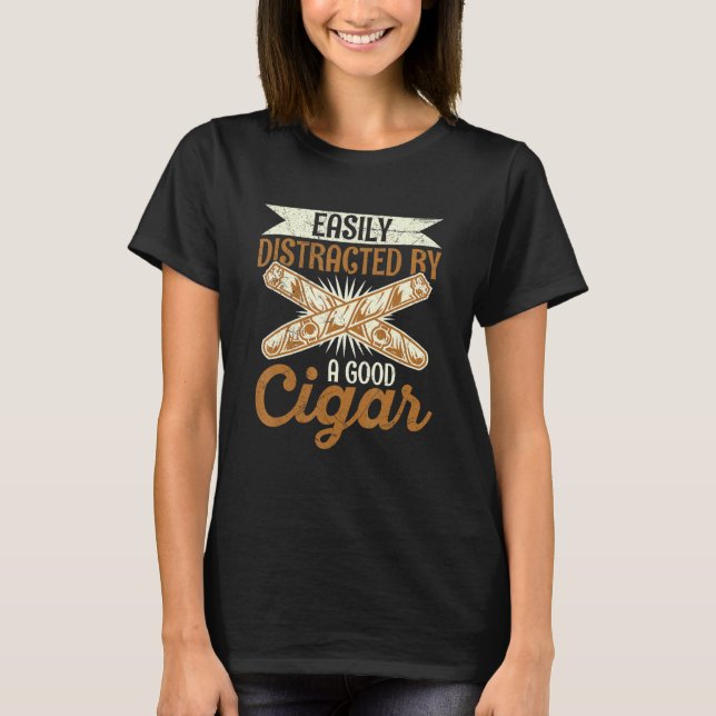 Camiseta Mens Easily distracted by a good cigar Quote for a (Frente)