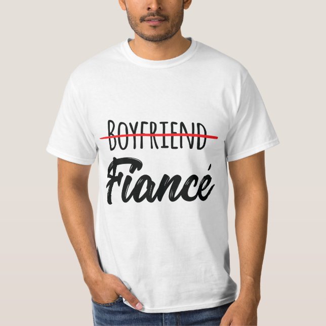 Camiseta Mens Engagement Announcemen Couples Boyfriend Fian (Frente)