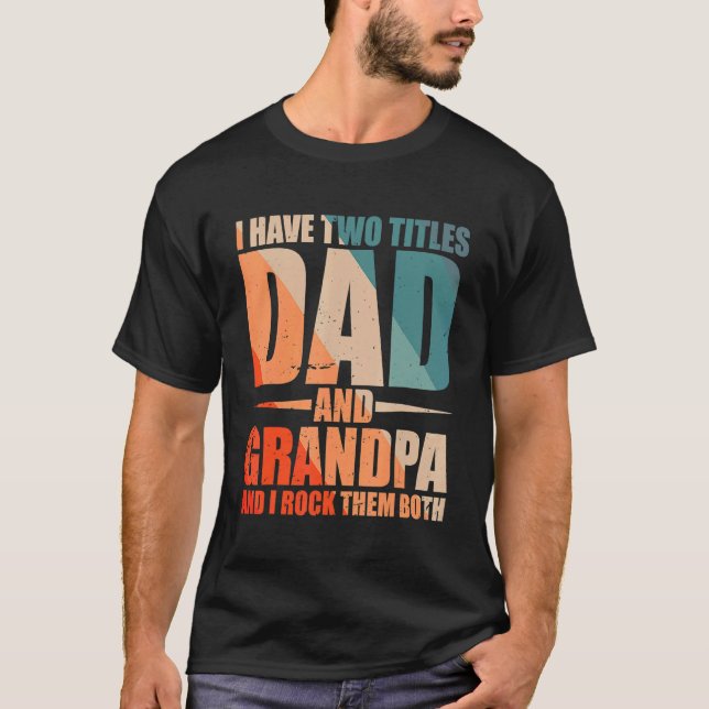 Camiseta Mens Eu Tenho Dois Títulos De Pai E Vovô E Eu Rogo (Frente)