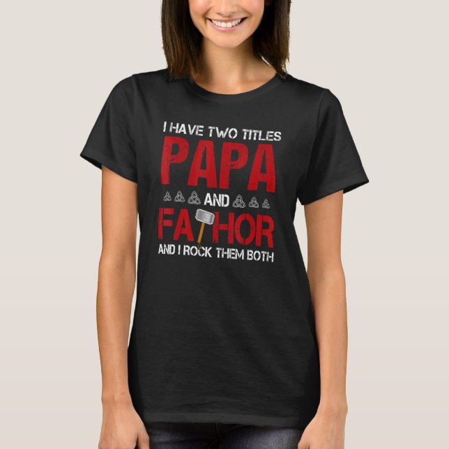 Camiseta Mens, Eu Tenho Dois Títulos Papá E Fathor, E Eu... (Frente)