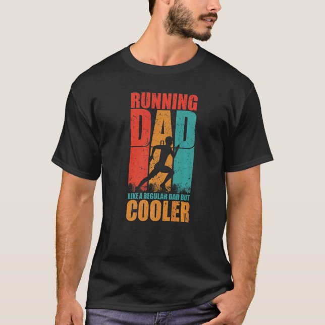 Camiseta Mens Executando Pai Como Um Pai Normal, Mas Mais F (Frente)