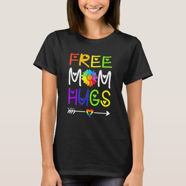 Camiseta Mens Free Mãe Abraça Rainbow Heart Pride Mês (Frente)