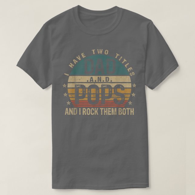 Camiseta Mens Funny Fathers Day Idea  I Have Two Titles Dad (Frente do Design)