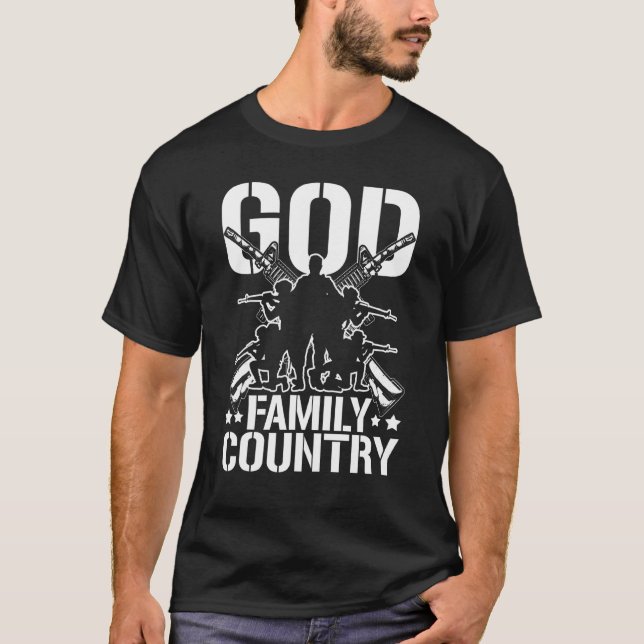 Camiseta Mens God Family Country Guns Patriota Soldado 4th  (Frente)