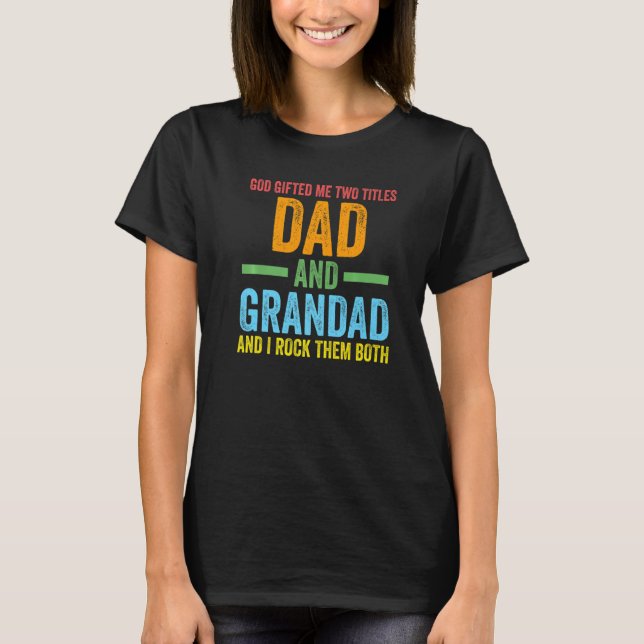 Camiseta Mens god gifted me two titles dad and grandad gran (Frente)