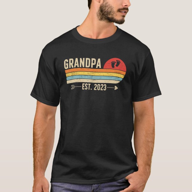 Camiseta Mens Grandpa 2023 New First Time Grandpa To Be (Frente)
