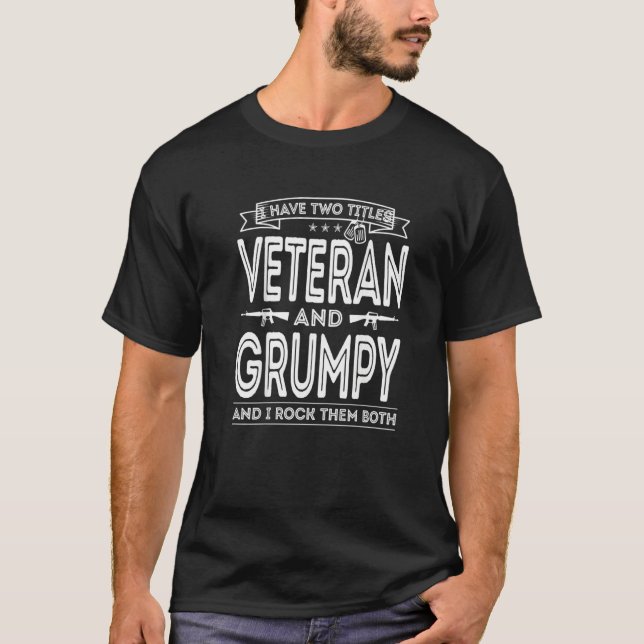 Camiseta Mens I have two titles Veteran and Grumpy Funny Pr (Frente)