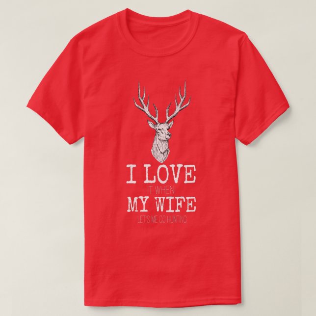 Camiseta Mens I love it when My wife lets me go hunting  (Frente do Design)