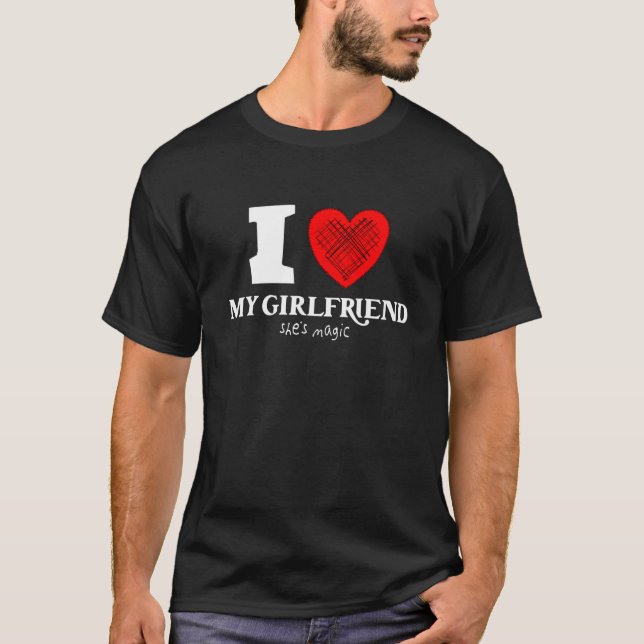 Camiseta Mens I love my Girlfriend she's magic with heart (Frente)