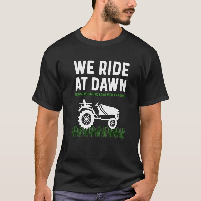 Camiseta Mens Lawn Mower Pai Que Andamos No Pai Da Dawn Mea (Frente)