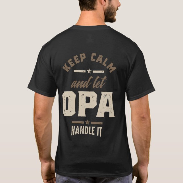 Camiseta Mens mantêm calma e deixam o avô do Opa oferecer (Verso)