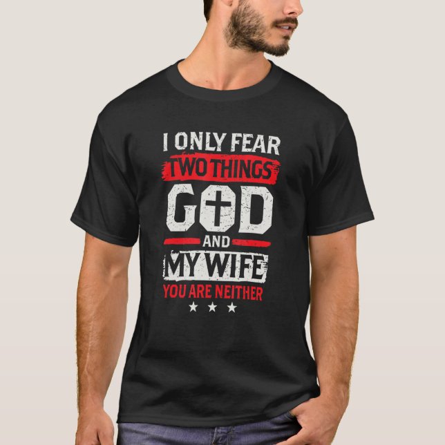 Camiseta Mens Marido Eu só temo duas coisas Deus e minha Wi (Frente)