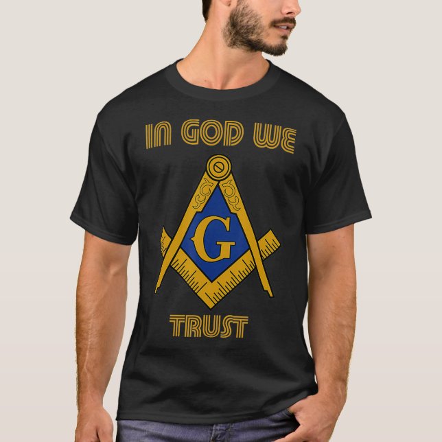 Camiseta Mens Masonic Em Deus Confiamos Em Mason Shine Free (Frente)