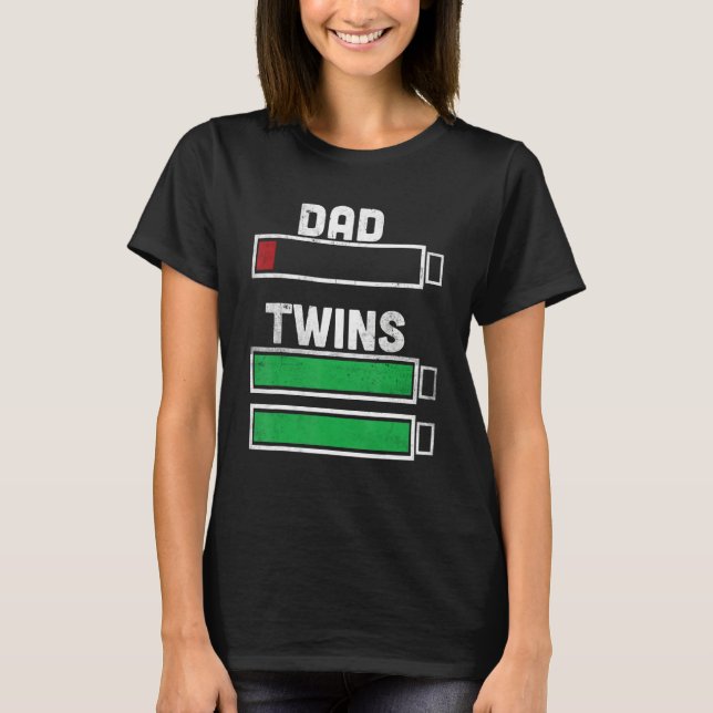 Camiseta Mens Mens Tired Twin Dad Low Battery Funny Dad of  (Frente)