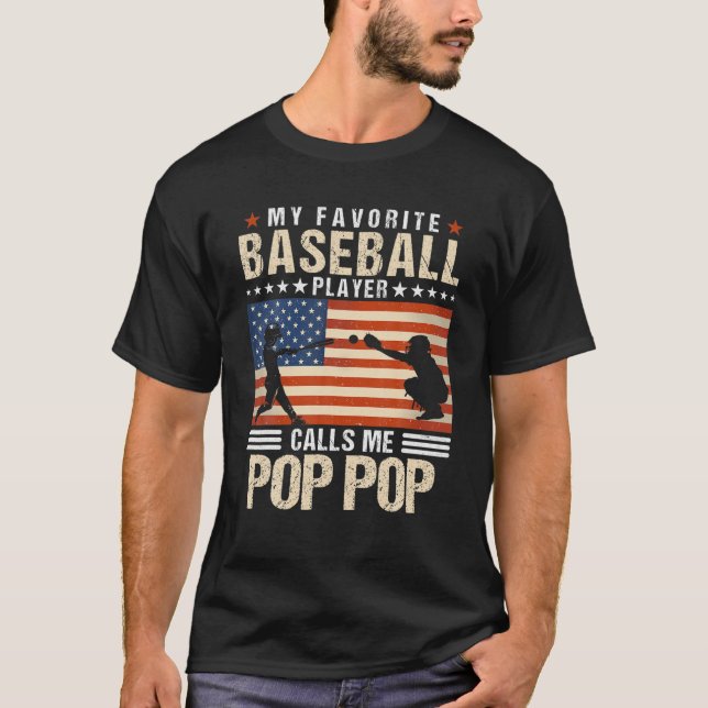 Camiseta Mens Meu Jogador De Baseball Favorito Me Chama De  (Frente)