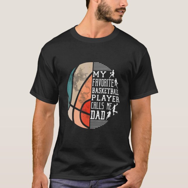 Camiseta Mens Meu Jogador De Basquete Favorito Me Chama De  (Frente)