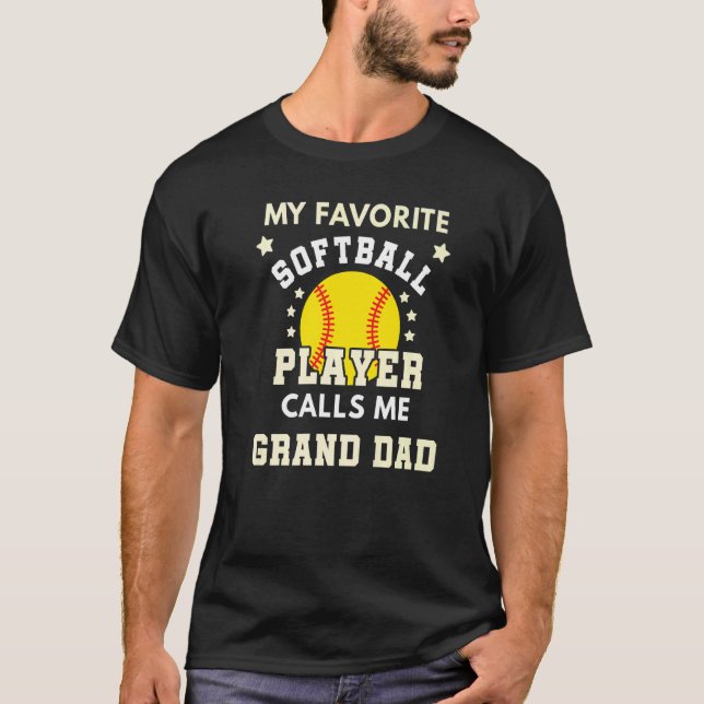 Camiseta Mens Meu Jogador De Softball Favorito Me Chama De  (Frente)