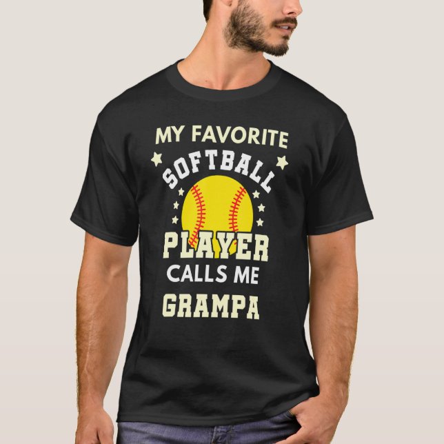 Camiseta Mens Meu Jogador De Softball Favorito Me Chama De  (Frente)