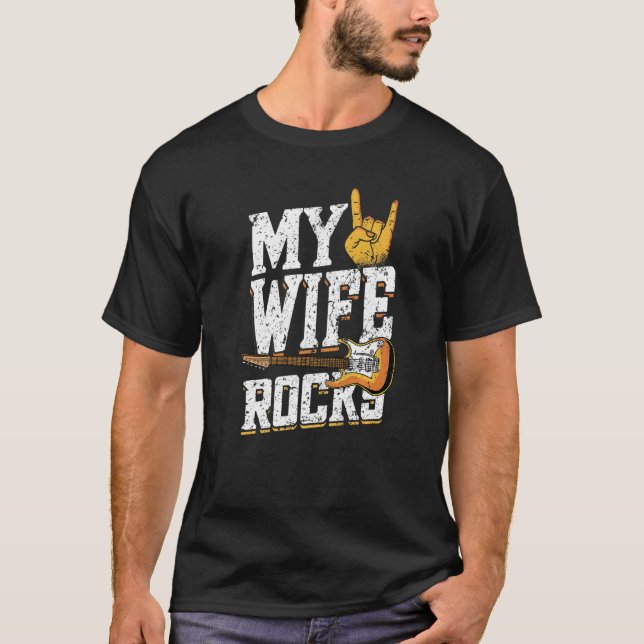 Camiseta Mens My Wife Rocks Electronic Rock Guitar (Frente)
