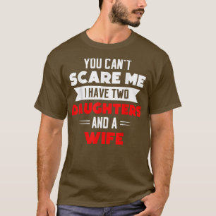 Camiseta Mens Nada Me Assusta Eu Tenho Duas Filhas Para Mim