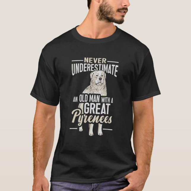 Camiseta Mens Never Underestimante An Old Man With A Great  (Frente)