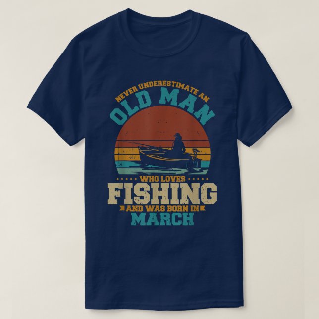 Camiseta Mens Never Underestimate An Old Man Who Loves Fish (Frente do Design)