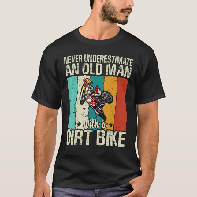 Camiseta Mens Never Underestimate An Old Man With A Dirt Bi (Frente)