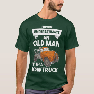 Camiseta Mens Never Underestimate an Old Man with a Tow Tru