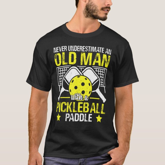 Camiseta Mens Never Underestimate Old Man With Pickleball P (Frente)