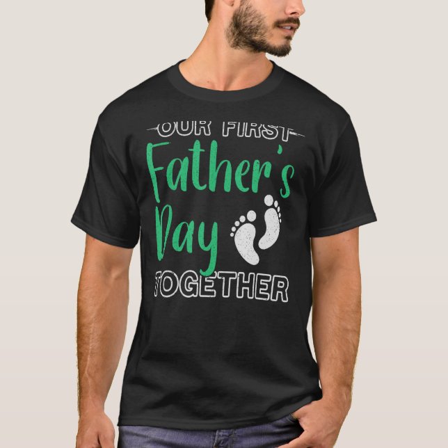 Camiseta Mens Nosso Primeiro Pai Do Dia Papai Filho Pai (Frente)