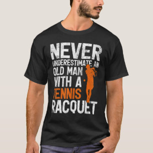 Camiseta Mens Nunca Subestimam Um Velho Com Tênis
