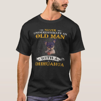 Camiseta Mens Nunca Subestimam Um Velho Com Um Chihuah
