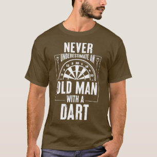 Camiseta Mens nunca subestimam um velho com um dardo