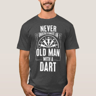 Camiseta Mens nunca subestimam um velho com um dardo