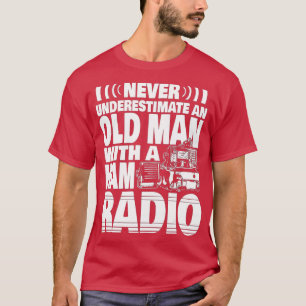 Camiseta Mens nunca subestimam um Velho com um Rad de Ham