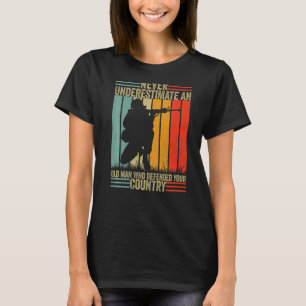 Camiseta Mens nunca subestimam um Velho Homem Vintage nos E