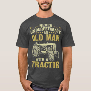 Camiseta Mens Nunca Subestimam um Velho Trator Engraçado