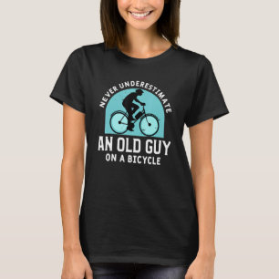 Camiseta Mens Nunca Subestimam Uma Cara Antiga Em Um Bicicl