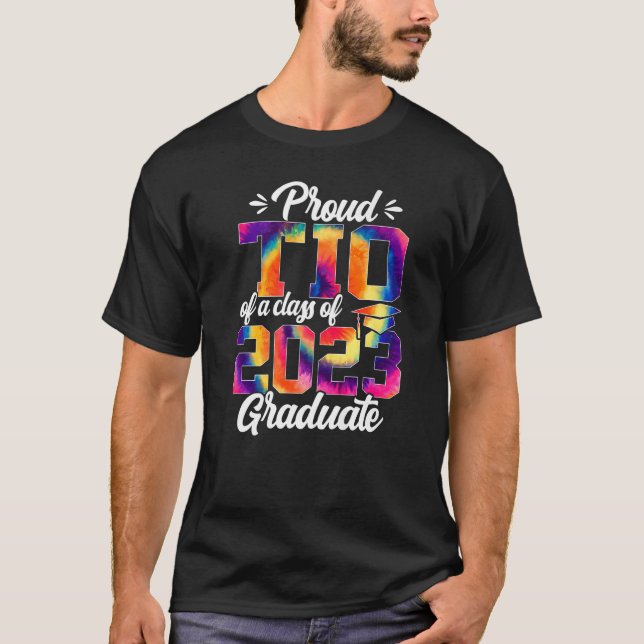 Camiseta Mens Orgulhosos Tio da Classe 2023 Tie-dye 23 Seni (Frente)