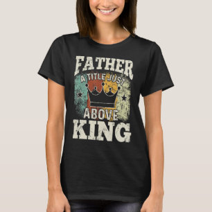 Camiseta Mens Padre Um Título Acima Do Rei Pelo Pai