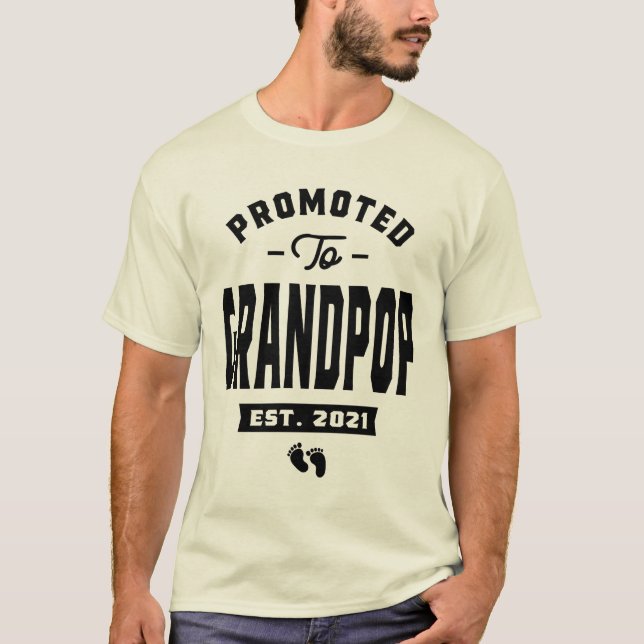 Camiseta Mens Promovidos ao Anúncio de Gravidez do Vovô (Frente)