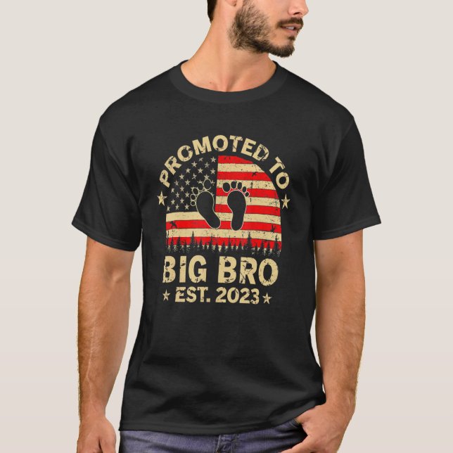 Camiseta Mens Promovidos Ao Big Bro 2023 Pais Pela Primeira (Frente)