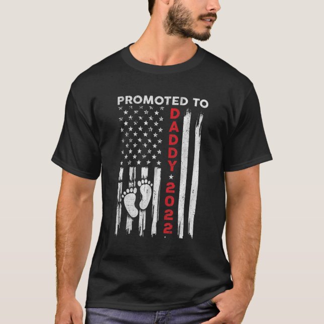 Camiseta Mens Promovidos Ao Pai 2022 Bandeira Pela Primeira (Frente)