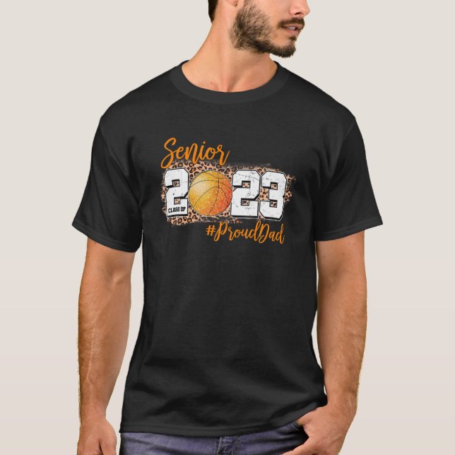 Camiseta Mens Proud Dad Of 2023 Senior - Basketball Class O (Frente)