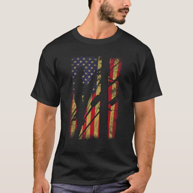 Camiseta Mens Proud Lineman American Flag Electric Cable Li (Frente)