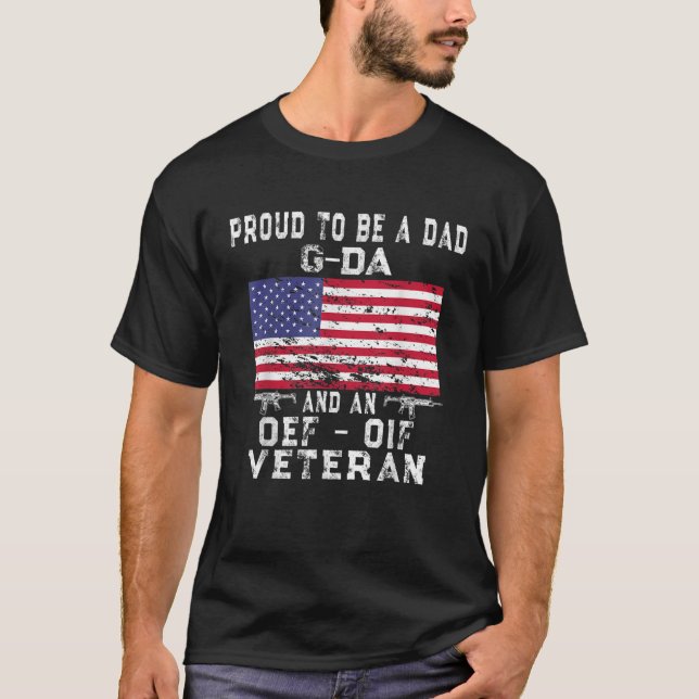Camiseta Mens Proud Pai G Da OEF Veterano OIF Retro EUA Ban (Frente)